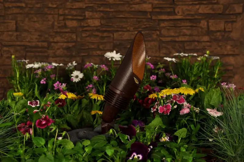 outdoor lights in garden bed